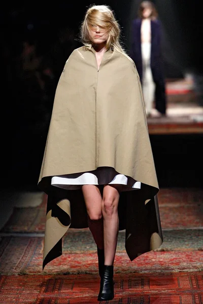 Look 15